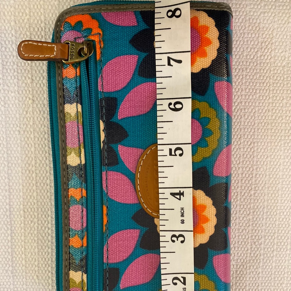 Fossil Flowered Print Wallet Almost New - image 8
